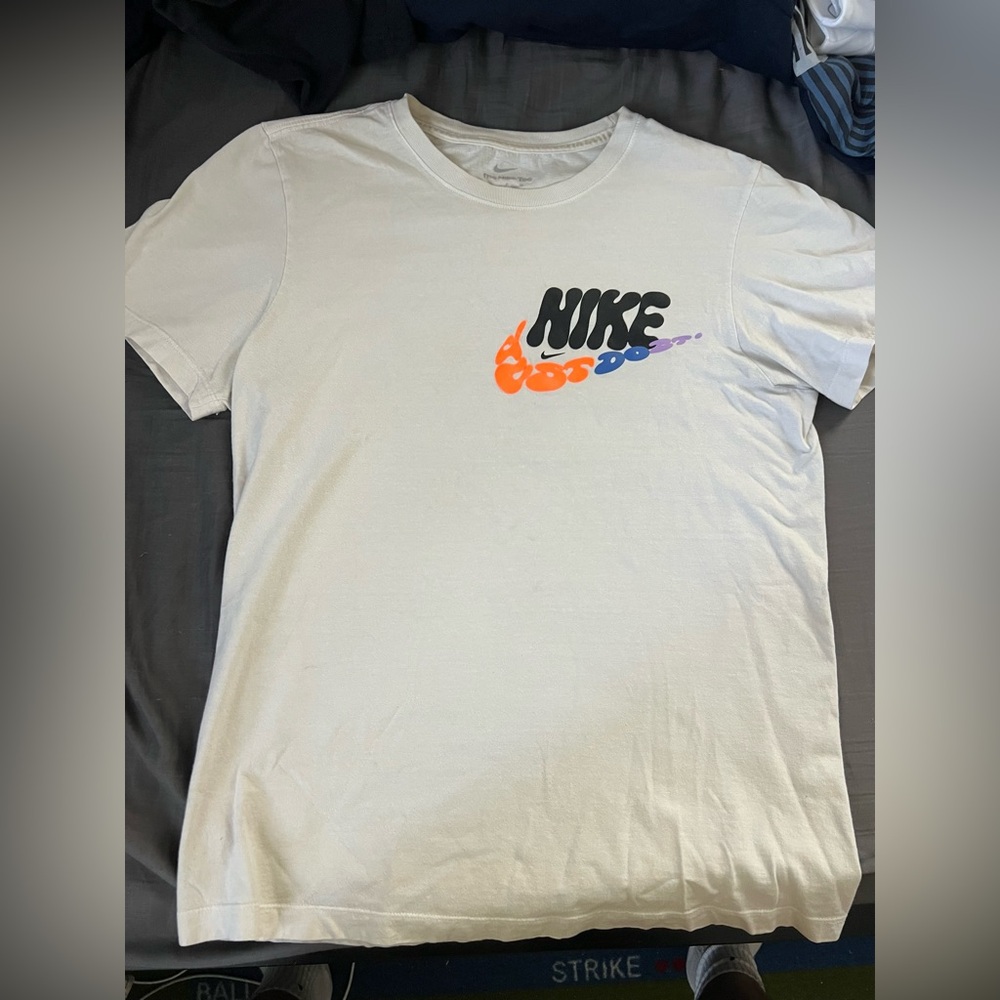 Men’s Nike Shirt